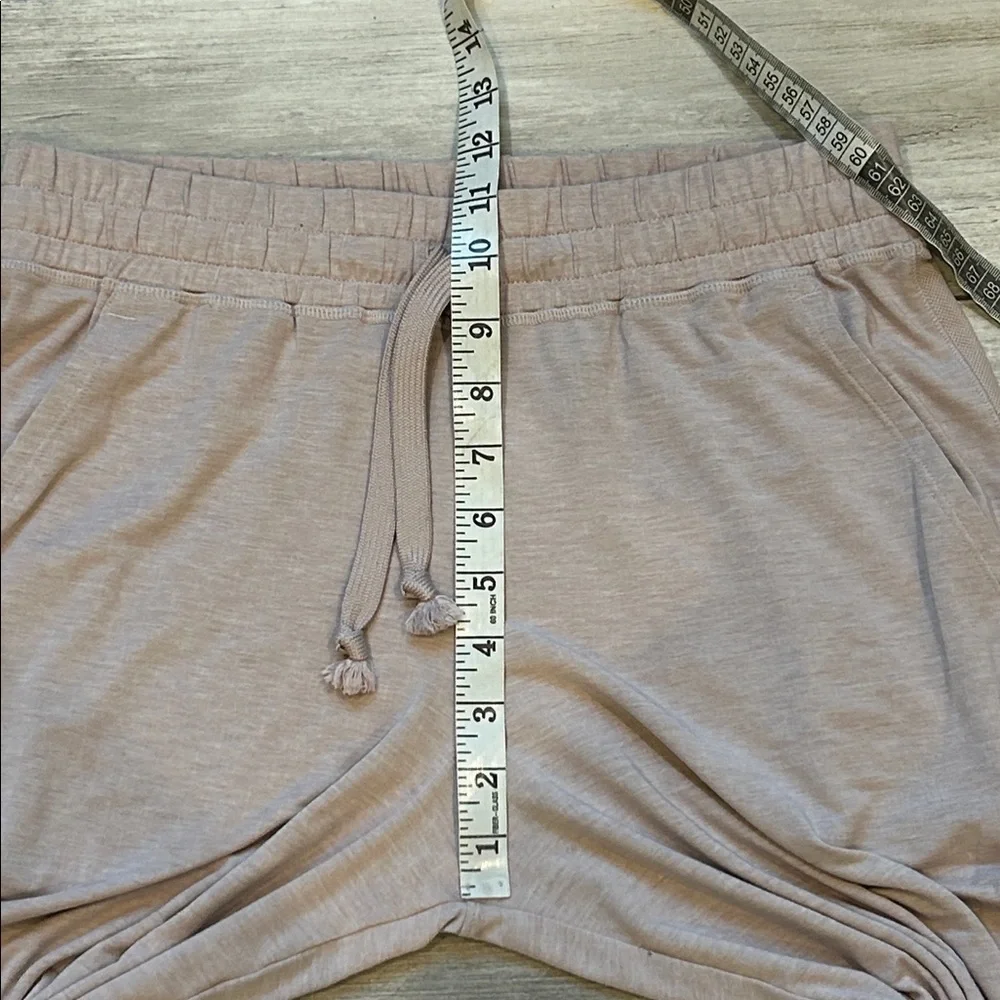 Under Armour women's dusty rose tech jogger pants size small